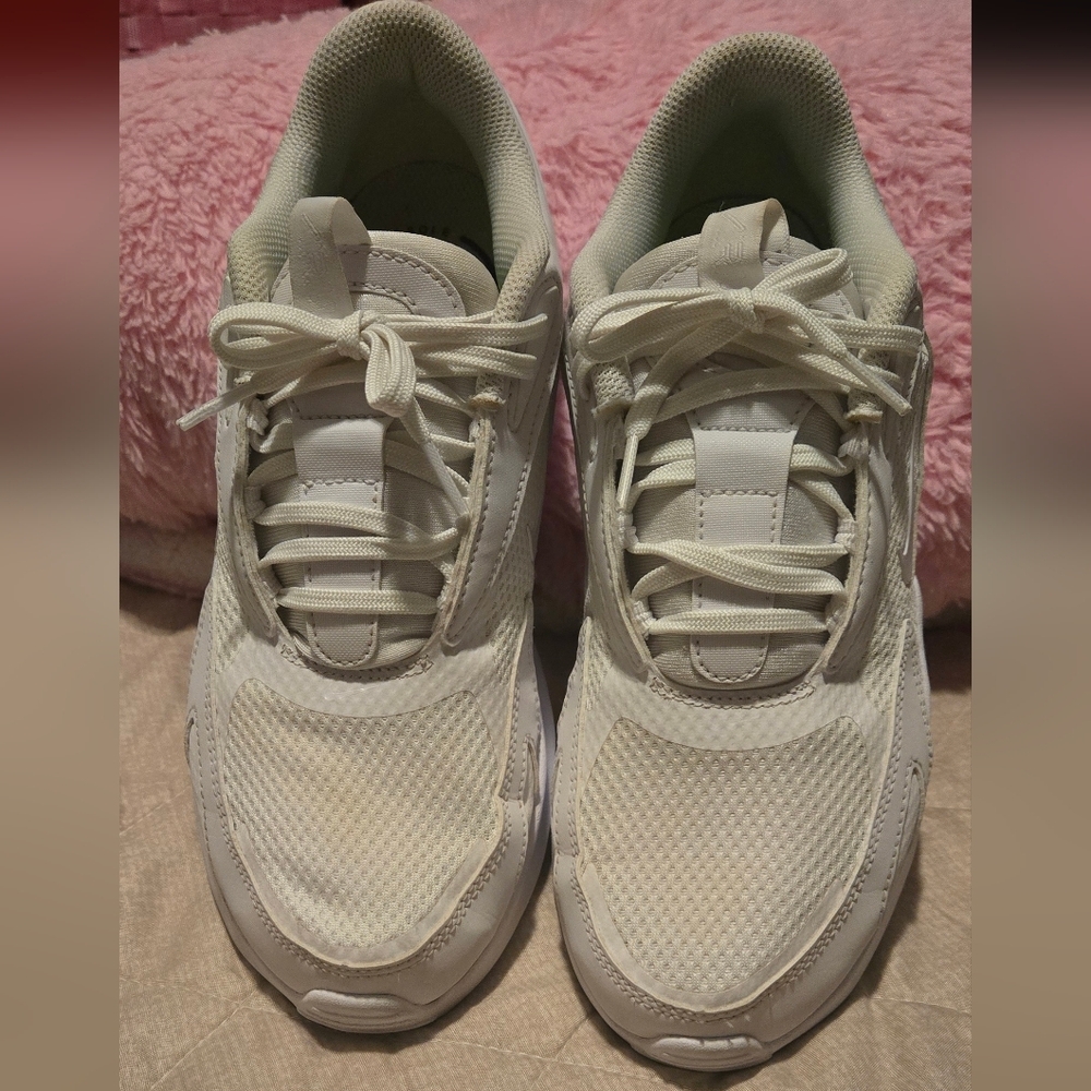 Nike Air Max Women's Athletic Shoes - White - Picture 3 of 6
